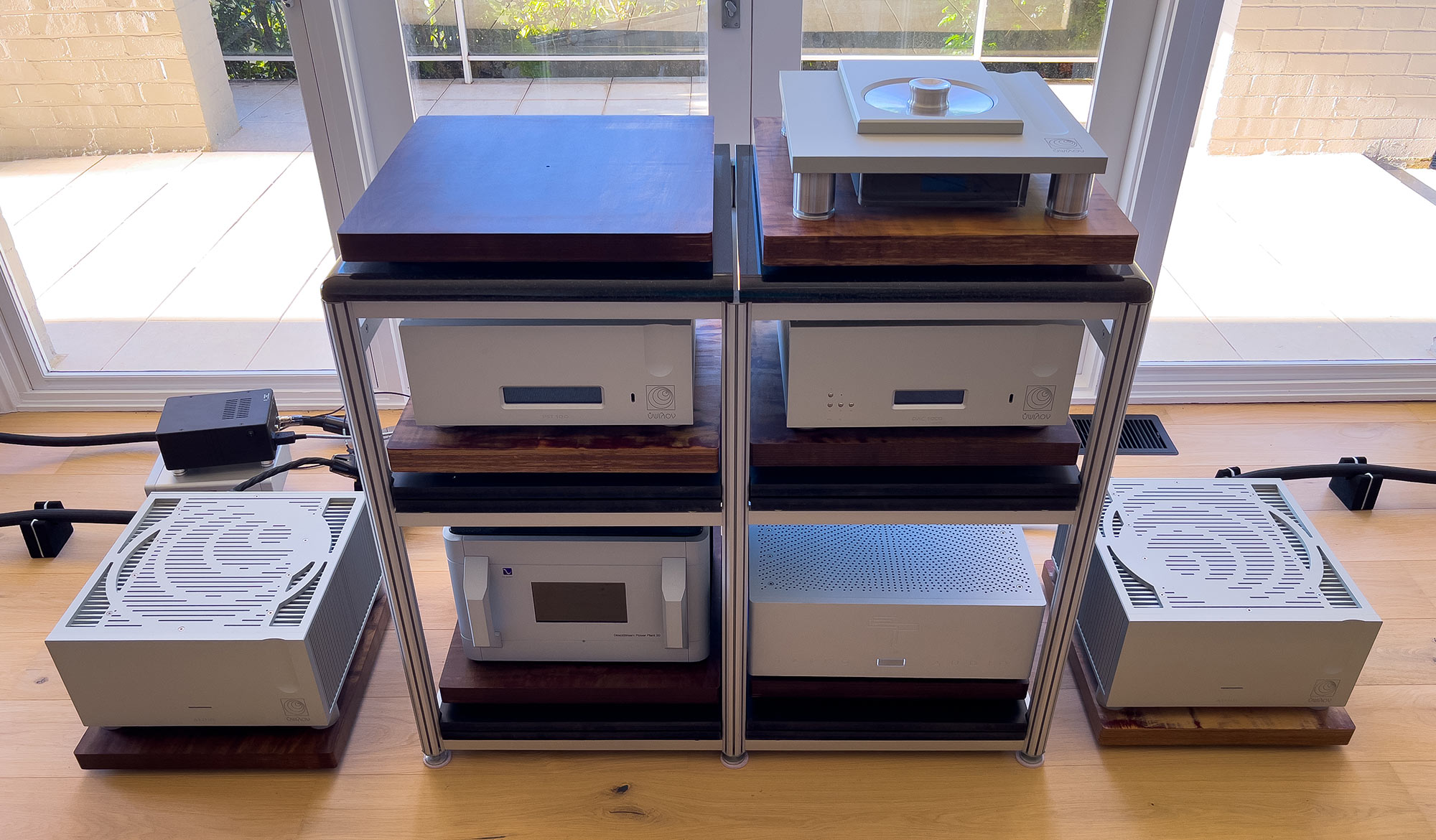The Destination Audio listening room - Rack close-up
